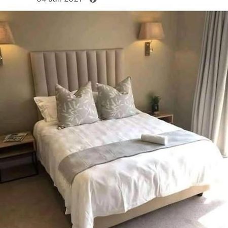 Oakfield Lounge Hotel Benoni Bagian luar foto