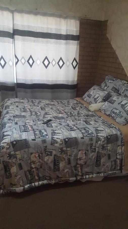 Oakfield Lounge Hotel Benoni Bagian luar foto