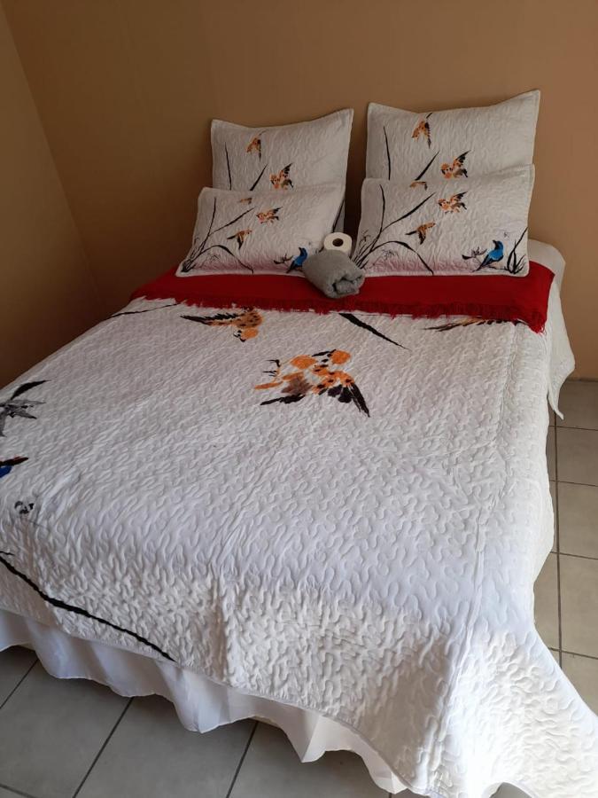 Oakfield Lounge Hotel Benoni Bagian luar foto